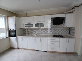 Akçay Emlak'tan Akşehir Seyran Mahallesinde Ara Kat Asansörlü 4 Yaşında Kiralık 3+1 Daire