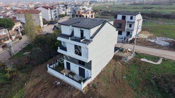 Tarcanlar'dan Kartepe Emekevlerde 1+1 Satılık Eşyalı Lüks Daire