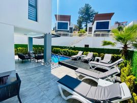 Tek Müstakil Özel Havuz’lu Villa Alt Katda Odası Var