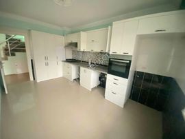 Furkan Emlak'tan Derebahçe Mevkisinde 6+1 4.kat 290m2