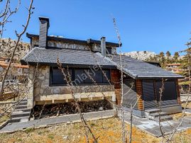 Antalyanın Gözde Kayak Merkezinde 4 Cepheye Bakan Lüks Villa!