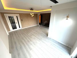 𝄞melodi'den İkizçay'da 3+1 Hamam Banyolu Ön Cephe Arakat Ayrı Mutfaklı Nezih Sitede Daire