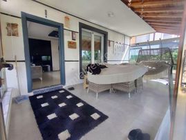 Kartallar'dan Köşebaşı Eşyalı Büyük Müstakil Kapalı Verandalı.