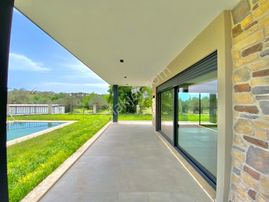 Yükselden Gürede Özel Tasarım Mimarıya Sahip Havuzlu 4+1 Villa