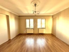 Turkuazdan M.akifte İki Daire Gibi Kullanım İle Satılık Dubleks