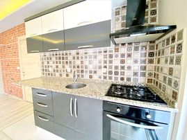 🌀gültaş Emlaktan Akçay Altınkumda Satılık 1+1 Açık Mutfaklı Asansörlü Daire