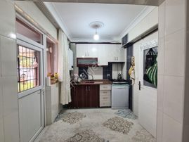 Sancaktepe'de Cadde Yakını & Merkezi Lokasyonda Geniş 3+1 !!