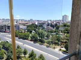 Küçükçekmece Göl Konutlarında Satılık 2+1 Daire