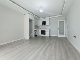 Emaks'tan/cadde Üzeri/sıfır Ayarında/geniş/ön Cephe/55 M2/1+1