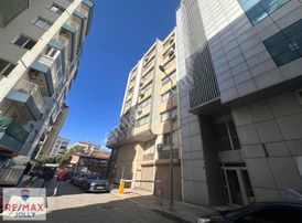 Bornova Merkezde Satılık Ofis