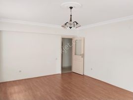 Çankaya Karapınar'da Kiralık, Yeni Boyalı, Masrafsız, Düz Giriş 3+1 Engelliye Ve Aileye Uygun Daire