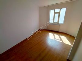 Ataşehir Küçükbakkalköy'de 2+1 Satılık Arakat Daire