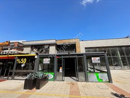 Bahçeşehir Gölet'te Cadde Cephe 320m2 Teraslı