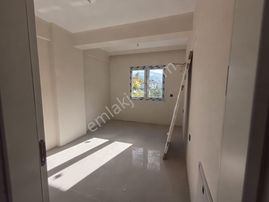 Stop’tan Tuzla Mahallesi'nde Ara Kat Yerden Isıtmalı Asansörlü 2+1