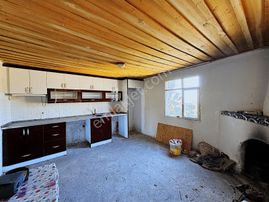 Salihli Hacıköseli'de Satılık 959 M2 Arsa Üzerinde Köy Evi