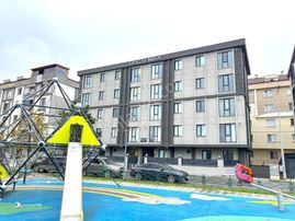 **eryıldız Gayrimenkul'den**merkezi Konumda Sıfır Eşyalı Lüks 1+1 3.kat Ön Cephe