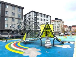 **eryıldız Gayrimenkul'den**merkezi Konumda Sıfır Eşyalı Lüks 1+1 3.kat Ön Cephe