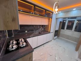 Sincan Akşemsettin Mh.'de 3+1 3. Katta Cadde Üstü Full Yapılı Satılık Daire