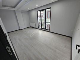 Bahçelievler'de Ön Cephe Ara Kat 2+1