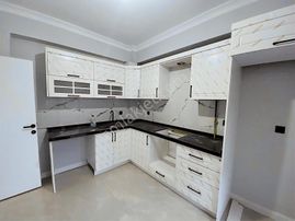 Adapazarı Merkez Ozanlarda 3+1 Sıfır Ebeveyn Banyolu