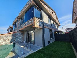 4+1 Müstakil Havuzlu ,denize Yürüme Mesafesinde Kiralık Villa