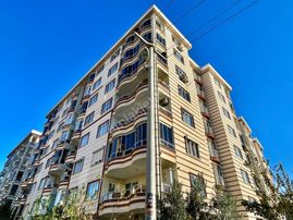 Berkay Demirel'den Kadıköyde Ebeveyn Banyolu Ön Cephe 3+1 Daire