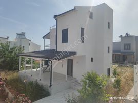 Mordoganda Genc Tribleks Havuzlu Site İcinde Bakımlı Bahceli