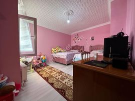 Pursaklar Mehmet Zengin Emlak'tan Çarşı İçinde Beşyol Yakını 6+1 3.kat Dubleks