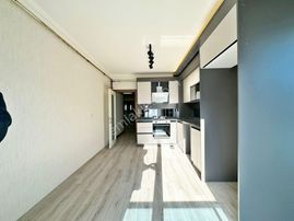 Yıldız'dan Kuruş Masrafsız Ara Kat Geniş-cam Balkon 2+1 !!!