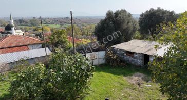 1090 M2 Arsa İçinde 2+1 Müstakil Ev İki Ayrı Ahır Ve Depolar