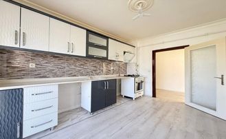 Keçiörende 3+1 Yapılı Masrafsız Köktapu Orta Katta Satılık Daire