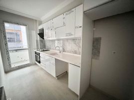 Yüksel'den Edremit'te Ayrı Mutfak Cam Balkonlu Arakat 2+1 Satılık Daire*