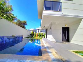 Davutlarda Özel Havuzlu 5+2 Tek Müstakil Bahçeli Sıfır Villa