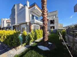 Irmaksudan Tasarımı İle Ğöz Kamaştıran 4+1 Havuzlu Lüks Villalar