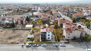 Konya Meram Harmancık Mahallesinde 1.015 M² Arsa İçinde 3 Katlı Ev