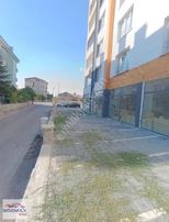 Uğurevlerde Kiralık Köşe Başı Dükkan