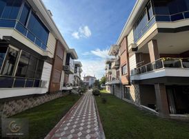 Güçlü Kardeşler Havuzlu Site İçerisinde 2+1 Ayrı Mutfak Daire