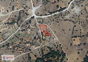 Remax Mıd - 1946 M2 2 Kat Imarlı Satılık Arsa