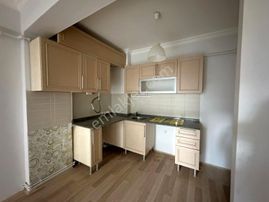 Recep Ümit Emlak'tan Akarbaşı Mahallesi Atatürk Bulvarı Yakını Asansörlü Kiralık 2+1 Daire