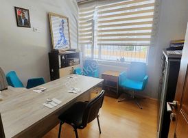 Gmk Bulvarı 1.kat Ön Cephe Geniş Teras Kullanımlı Satılık Ofis