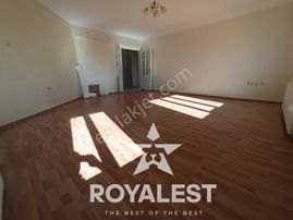 Royalest'ten Cadde Üstü İskanlı Geniş Ve Ferah 3+1