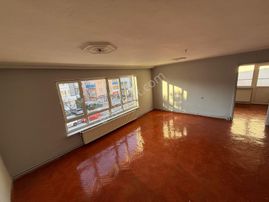 Yunus Emre Caddesi Ve Danışment Göbek Paraleli Katta Ön Cephe