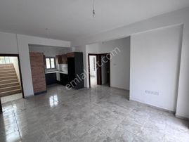 Girne Alsancak'ta Teras Alanına Sahip Satılık 2+1 Daire !!