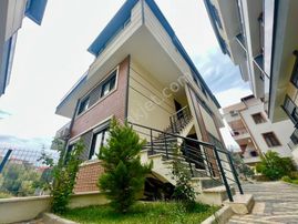 🌜akçay Ay Emlak'tan🌛altınoluk'ta Deniz Ve Dağ Manzaralı Geniş Teraslı Satılık 3+1 Dublex Daire