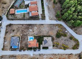 Döşemealtı Yalınlıda Villalar Bölgesinde Köşe Konut Arsası741m²