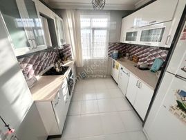 Yüksel'den Kadıköy'de Öncephe İçi Yenilenmiş 2+1 Satılık Daire*