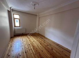 İks Emlaktan Kiralık 3+1 Daire Faikbey Caddesinde