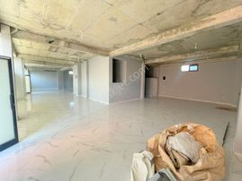 Mertcan'dan Cadde Üzeri Ön Kullanım Alanlı Geniş Dükkan