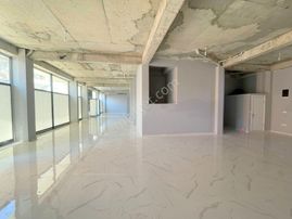 Mertcan'dan Cadde Üzeri Ön Kullanım Alanlı Geniş Dükkan