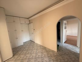 Bostancıda Marmaray Minibüs Caddesi Yakını Ferah 3+1